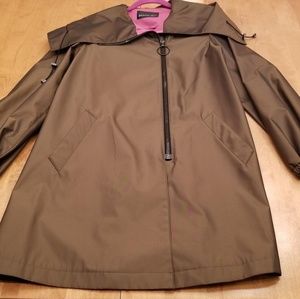 NWT Fleurette Passport Beautiful Windbreaker!